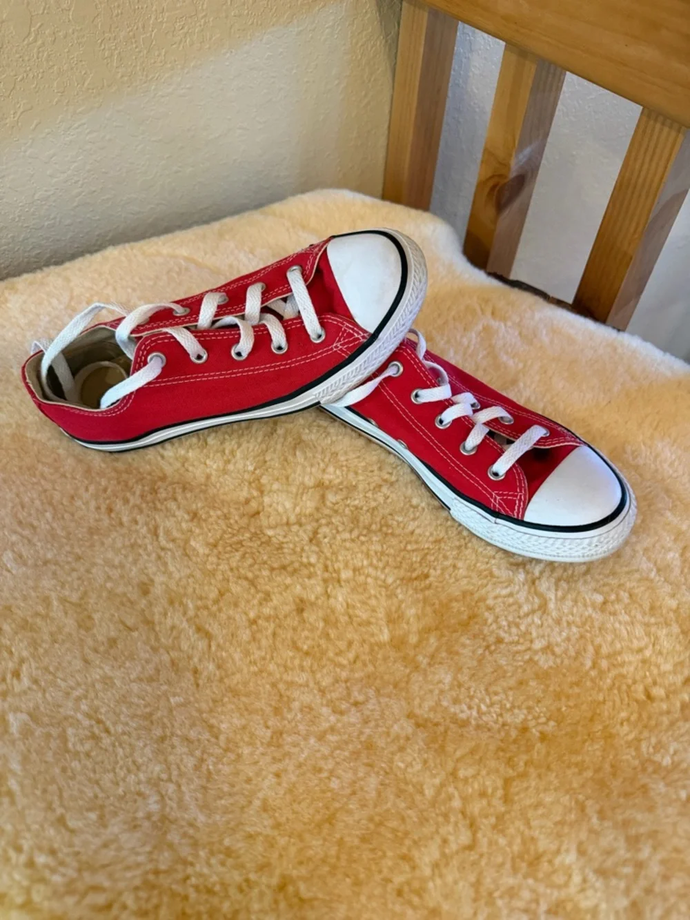 Red Converse size 3 youth, boys or girls, excellent condition